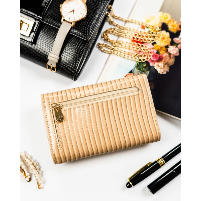 Portfel damski ze skóry naturalnej i ekologicznej w beżowym kolorze ze wzorem plecionki - Peterson