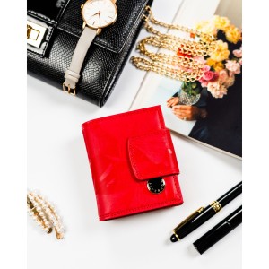 Mały, czerwony portfel damski zamykany na bigiel i zatrzask - Peterson