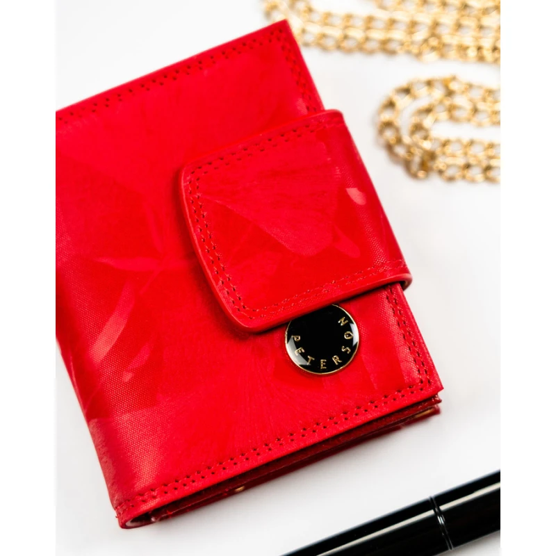 Mały, czerwony portfel damski zamykany na bigiel i zatrzask - Peterson