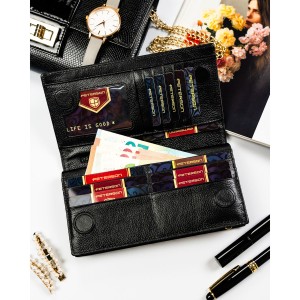 Duży, pionowy portfel damski w czarnym kolorze zamykany na magnes i suwak - Peterson