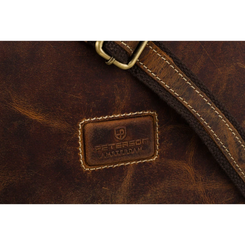Skórzana listonoszka męska z klapką w brązowym kolorze - Peterson