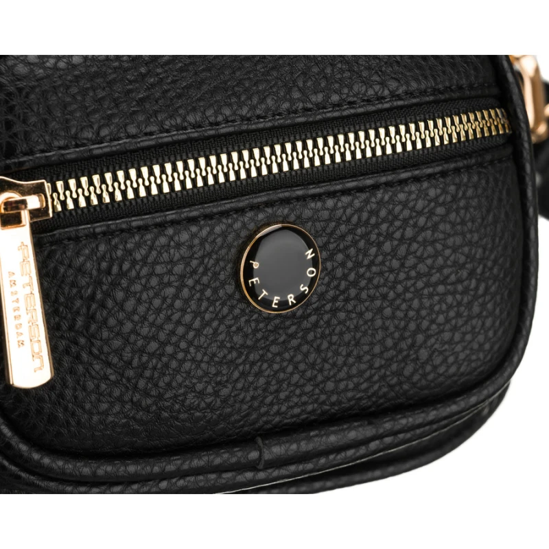 Czarna saszetka damska ze skóry ekologicznej, zamykana suwakiem i zawieszona na regulowanym pasku - Peterson