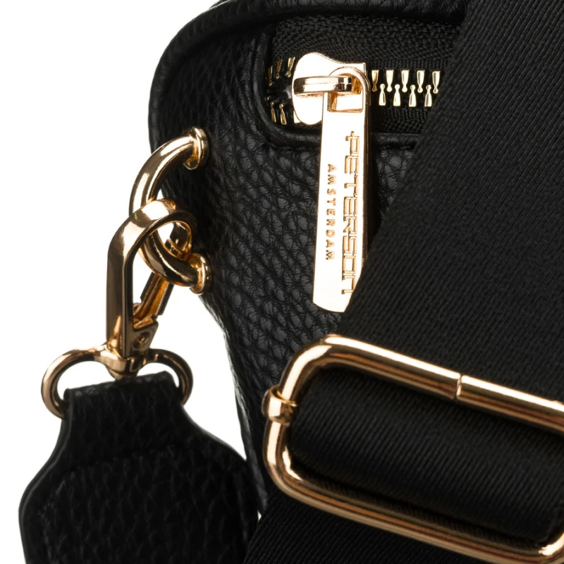 Czarna saszetka damska ze skóry ekologicznej, zamykana suwakiem i zawieszona na regulowanym pasku - Peterson