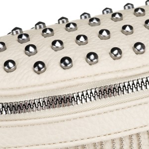 Modna saszetka damska wykonana ze skóry ekologicznej w jasnobeżowym kolorze, zamykana suwakiem - Peterson