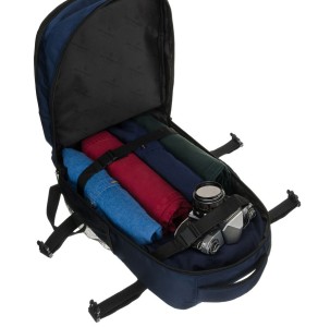 Wnętrze głównej komory plecaka Peterson – pasy zabezpieczające odzież