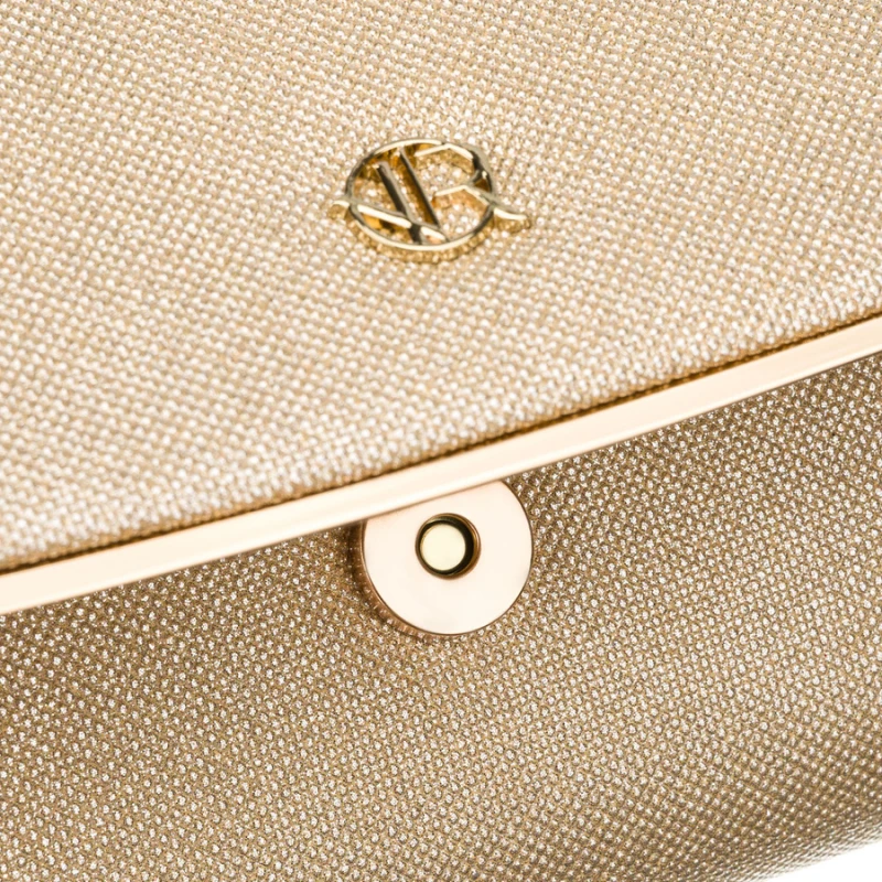 Wizytowa, złota torebka damska wykonana z tkaniny syntetycznej zamykana klipsem magnetycznym - Rovicky