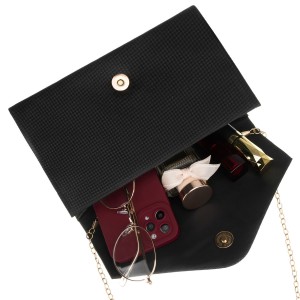 Czarna, brokatowa kopertówka damska wykonana z tkaniny syntetycznej - Rovicky