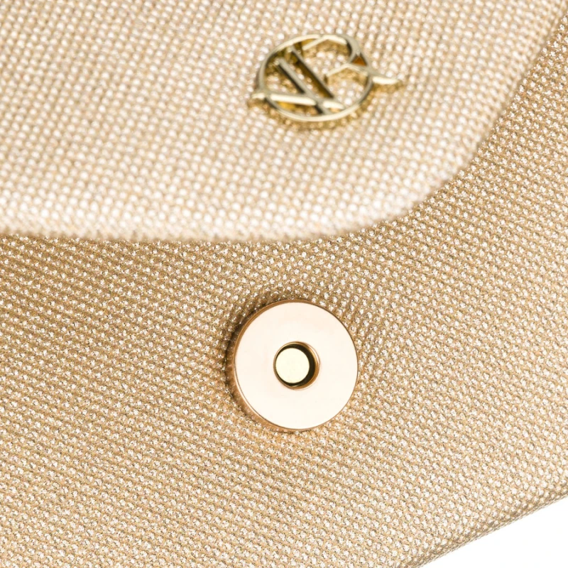 Brokatowa kopertówka damska wykonana z tkaniny syntetycznej w złotym kolorze - Rovicky