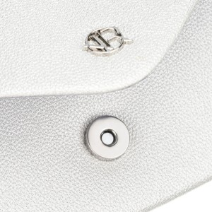 Elegancka kopertówka damska w srebrnym kolorze wykonana ze skóry ekologicznej - Rovicky