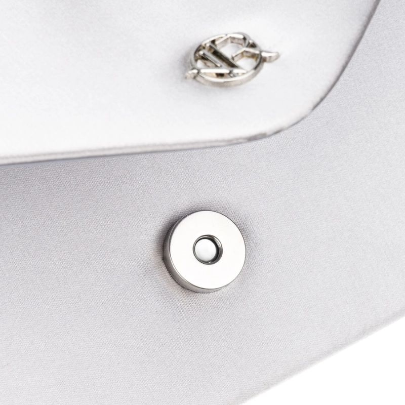 Srebrna, mała kopertówka damska wykonana z tkaniny syntetycznej - Rovicky