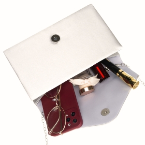 Biała kopertówka damska z tkaniny syntetycznej zamykana klipsem magnetycznym - Rovicky