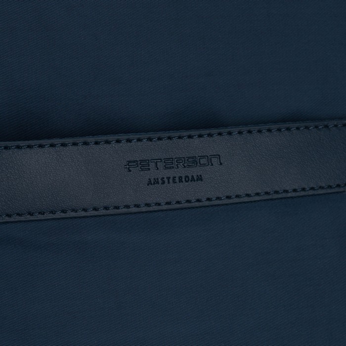 Granatowy, nylonowy plecak damski na regulowanych szelkach zamykany suwakiem - Peterson