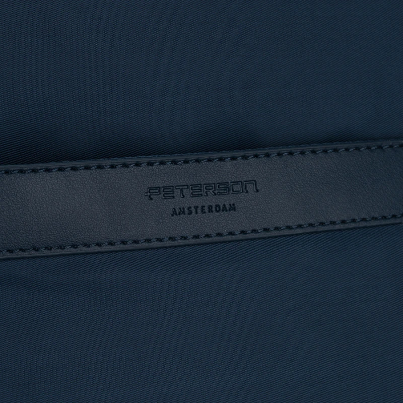 Granatowy, nylonowy plecak damski na regulowanych szelkach zamykany suwakiem - Peterson