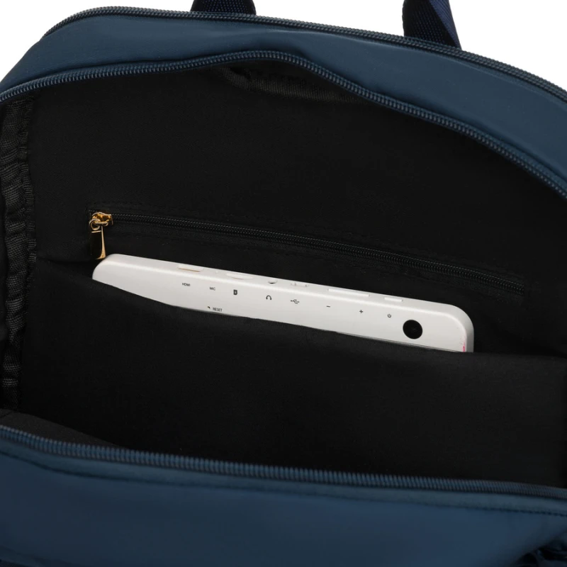 Granatowy, nylonowy plecak damski na regulowanych szelkach zamykany suwakiem - Peterson