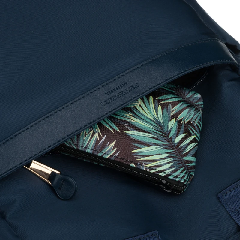 Granatowy, nylonowy plecak damski na regulowanych szelkach zamykany suwakiem - Peterson