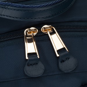 Granatowy, nylonowy plecak damski na regulowanych szelkach zamykany suwakiem - Peterson