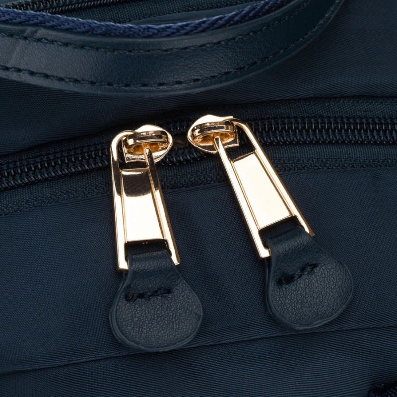 Granatowy, nylonowy plecak damski na regulowanych szelkach zamykany suwakiem - Peterson