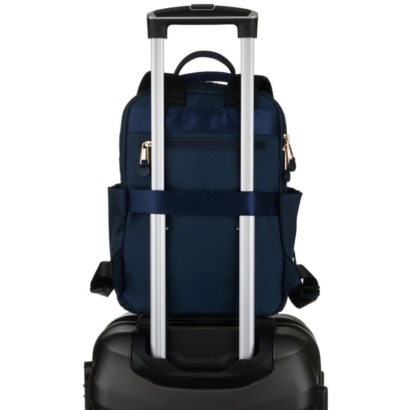 Granatowy, nylonowy plecak damski na regulowanych szelkach zamykany suwakiem - Peterson