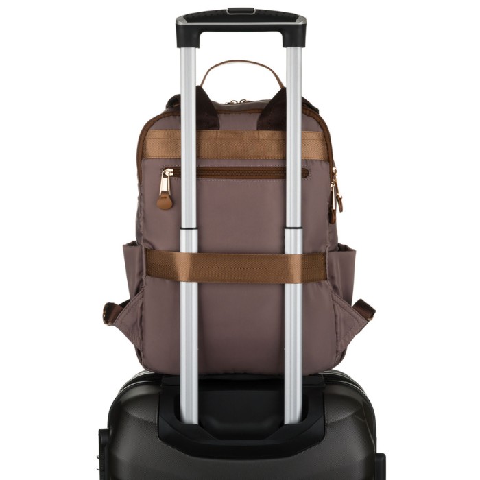 Nylonowy plecak damski w beżowym kolorze zawieszony na regulowanych szelkach - Peterson