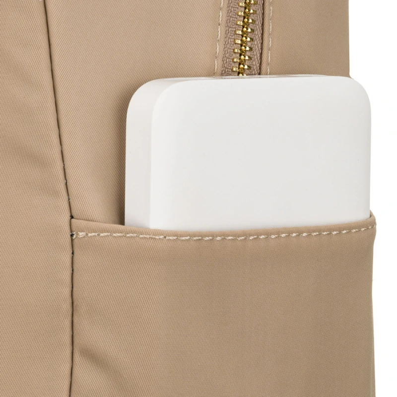 Beżowy plecaczek damski z nylonu i skóry ekologicznej zamykany suwakiem - Peterson