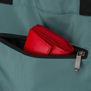 Pojemna jasnozielona shopperka damska z poliestru, zawieszona na uchwytach i doczepianym pasku - Peterson