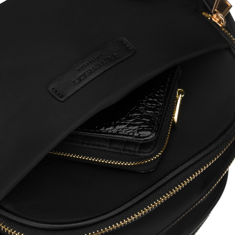 Stylowa nylonowa, czarna listonoszka damska, jednokomorowa z sześcioma kieszeniami - Peterson