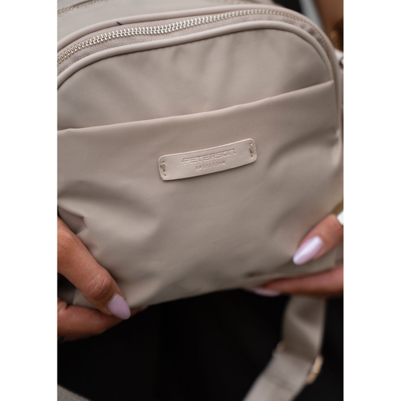 Stylowa nylonowa, beżowa listonoszka damska z sześcioma dodatkowymi kieszeniami - Peterson