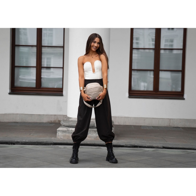 Stylowa nylonowa, beżowa listonoszka damska z sześcioma dodatkowymi kieszeniami - Peterson