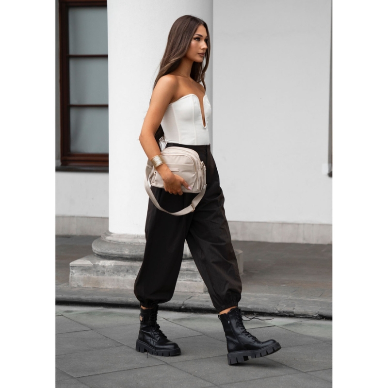 Stylowa nylonowa, beżowa listonoszka damska z sześcioma dodatkowymi kieszeniami - Peterson