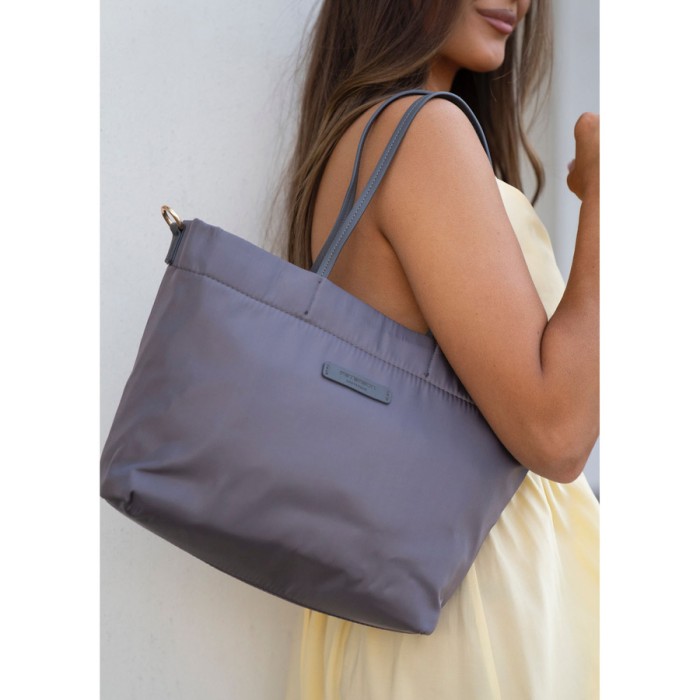 Miejska nylonowa shopperka damska w szarym kolorze z doczepianym, regulowanym paskiem - Peterson