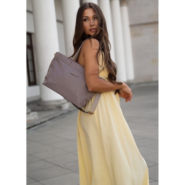 Miejska shopperka damska z nylonu w beżowym kolorze zamykana klipsem magnetycznym - Peterson