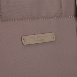 Miejska shopperka damska z nylonu w beżowym kolorze zamykana klipsem magnetycznym - Peterson