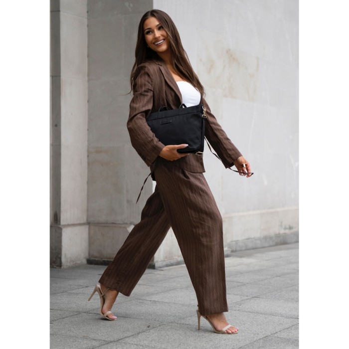 Miejska czarna, duża shopperka damska z nylonu, mieszcząca format A4 i zamykana klipsem magnetycznym - Peterson