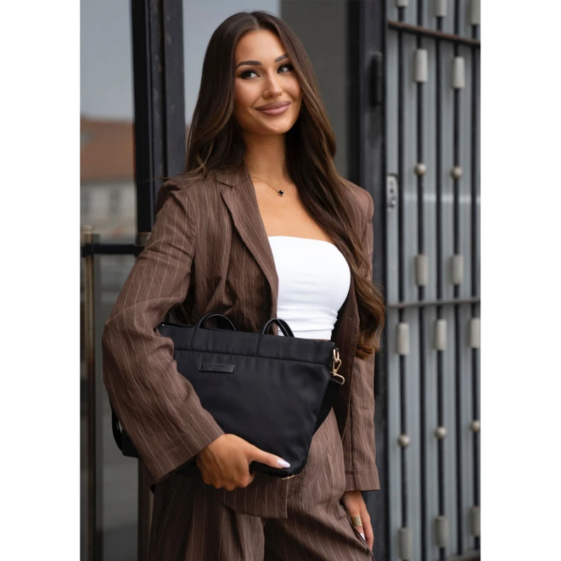 Miejska czarna, duża shopperka damska z nylonu, mieszcząca format A4 i zamykana klipsem magnetycznym - Peterson