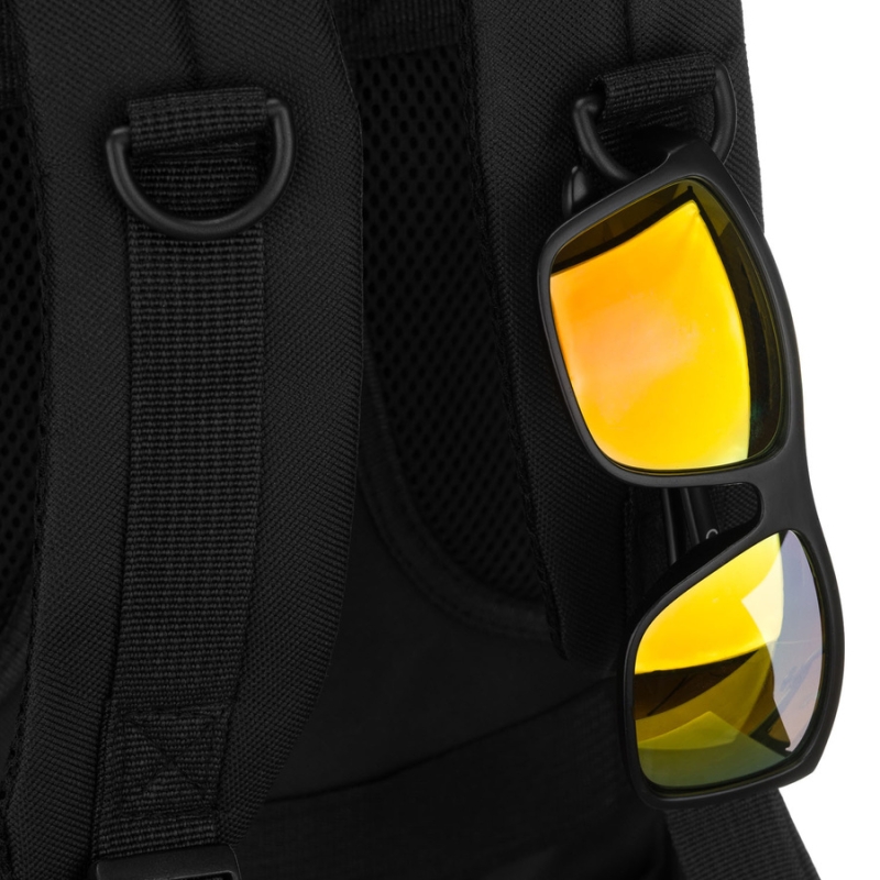 Podróżny plecak z poliestru w czarnym kolorze, dwukomorowy i idealny na bagaż podręczny - Peterson