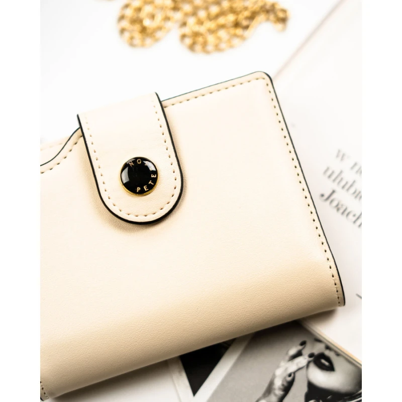 Średni portfel damski ze skóry ekologicznej w beżowym kolorze, mieści dowód rejestracyjny - Peterson