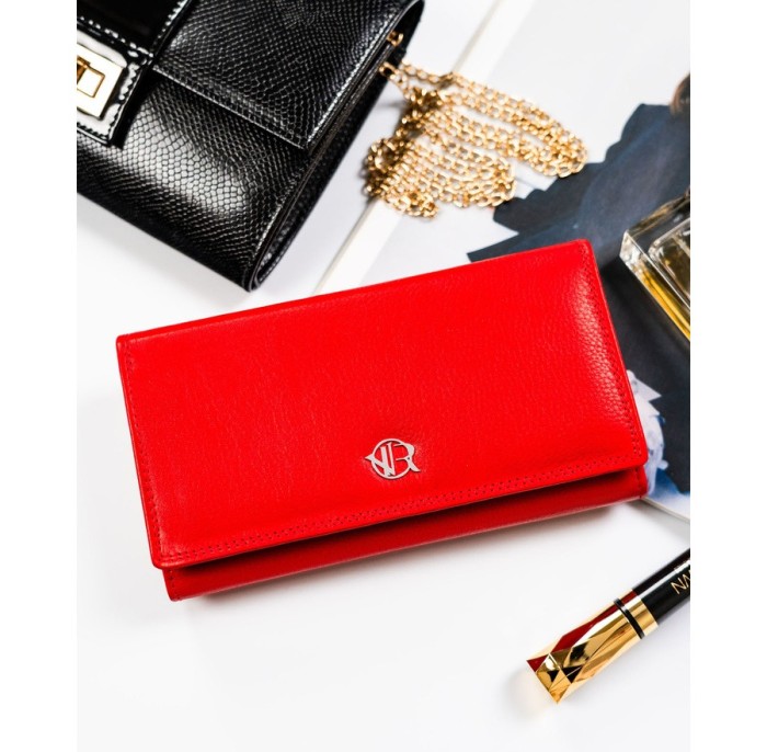 Pojemny, skórzany portfel damski o klasycznym designie w czerwonym kolorze - Rovicky