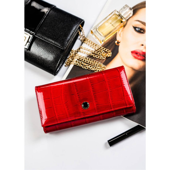 czerwony portfel damski Peterson ze skóry naturalnej i lakierowanej