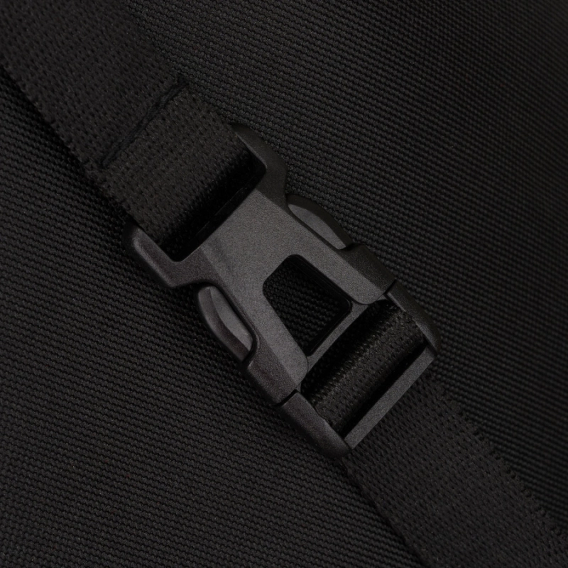 Pojemny plecak-worek z materiału syntetycznego w czarnym kolorze - Rovicky