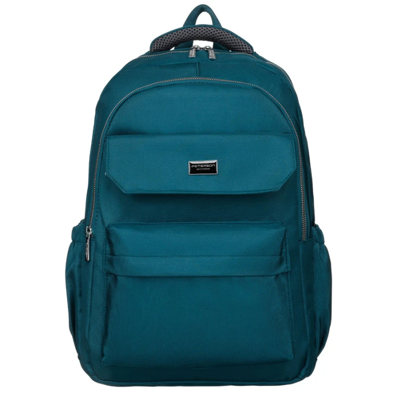 Zbliżenie na przednie kieszenie – jedna zamykana na zamek błyskawiczny, druga na klapkę z magnetycznym zapięciem