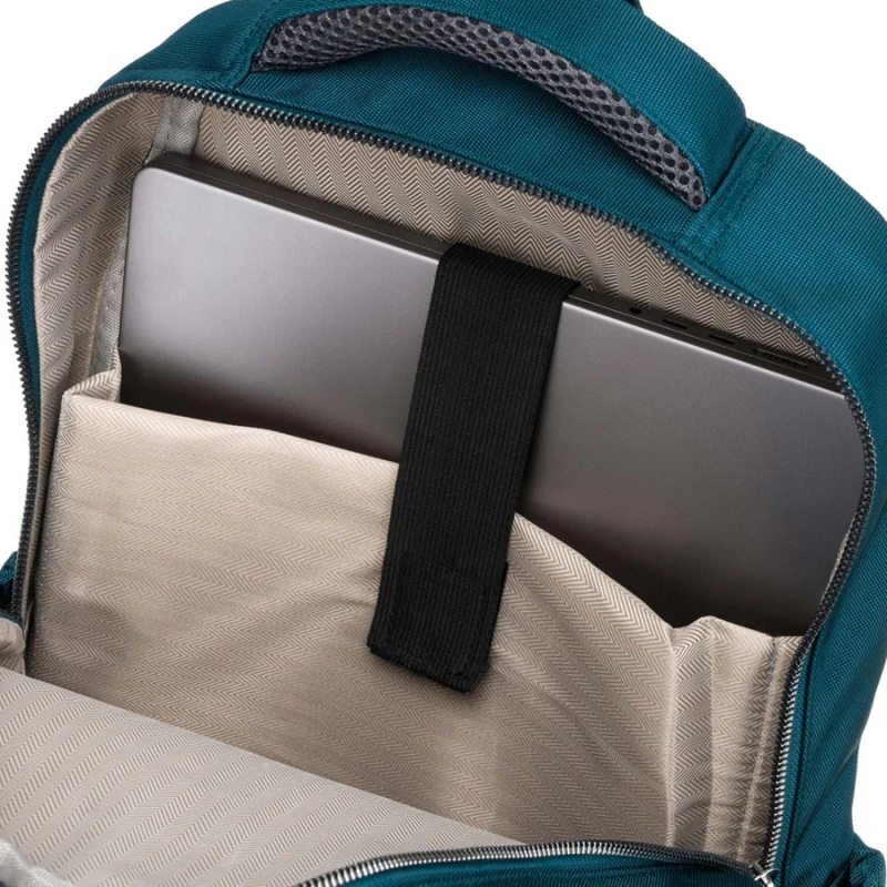 Wnętrze plecaka – pojemna komora główna i kieszeń na laptopa lub tablet.