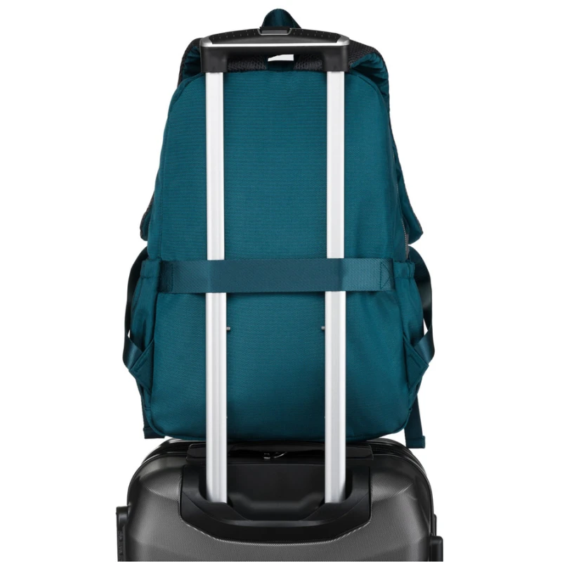 Pasek na walizkę – pokazuje możliwość przymocowania plecaka do rączki walizki.