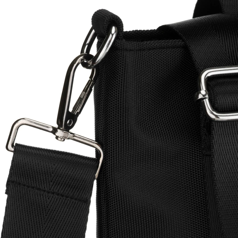 Detal torby Peterson – eleganckie srebrne okucia i wysokiej jakości wykończenie materiału