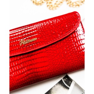 Poziomy portfel damski ze skóry ekologicznej w czerwonym kolorze z tłoczeniem na wzór skóry krokodyla - Peterson