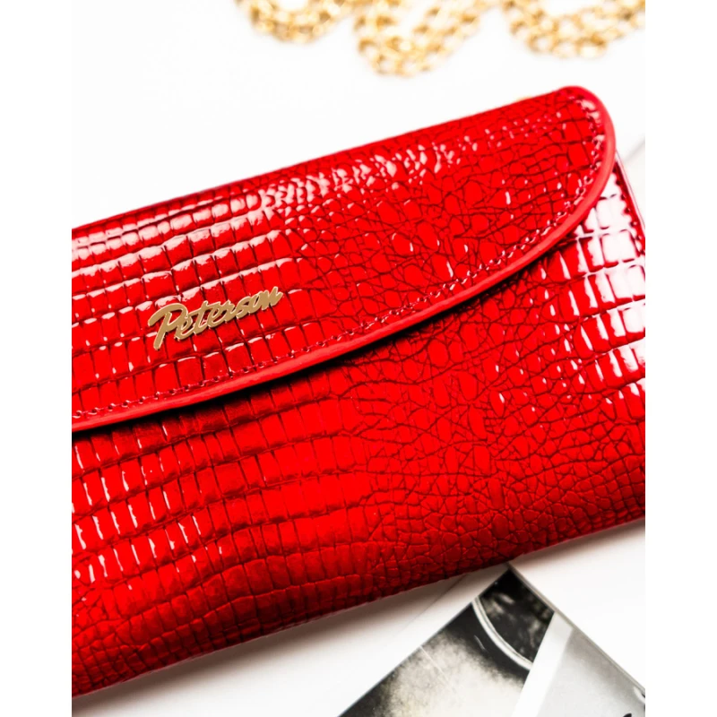 Poziomy portfel damski ze skóry ekologicznej w czerwonym kolorze z tłoczeniem na wzór skóry krokodyla - Peterson