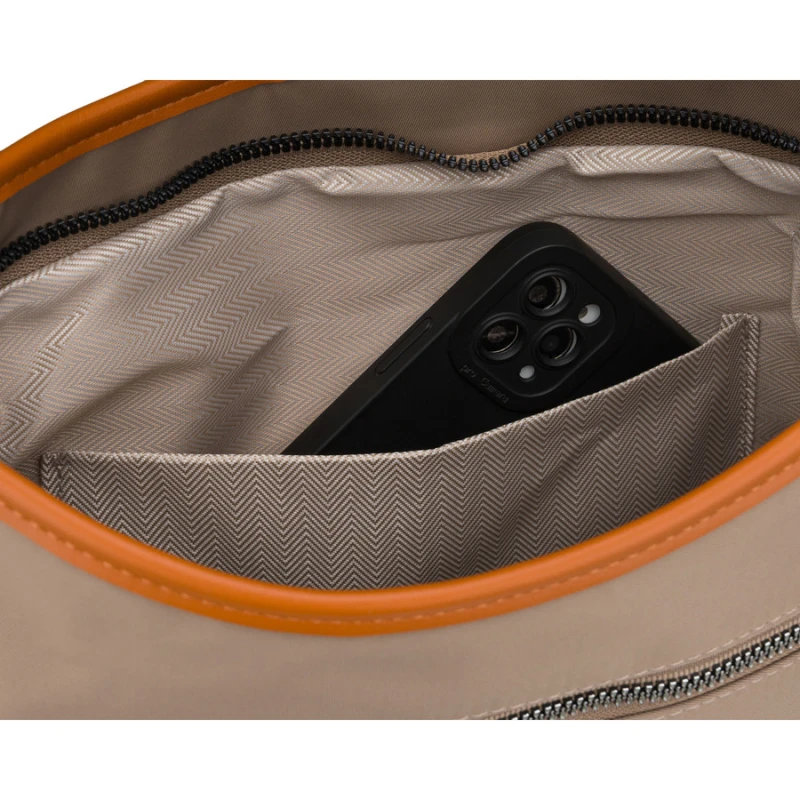 Miejska torebka damska z poliestru i skóry ekologicznej w beżowym kolorze, jednokomorowa i zamykana suwakiem - Peterson