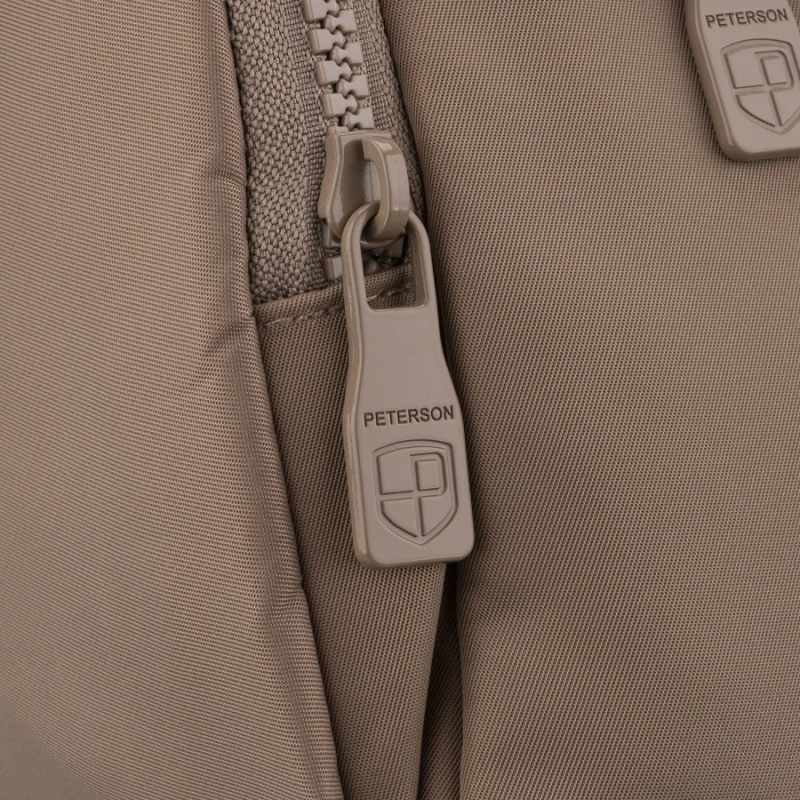 Beżowa listonoszka damska z poliestru zawieszona na szerokim pasku, dwukomorowa - Peterson