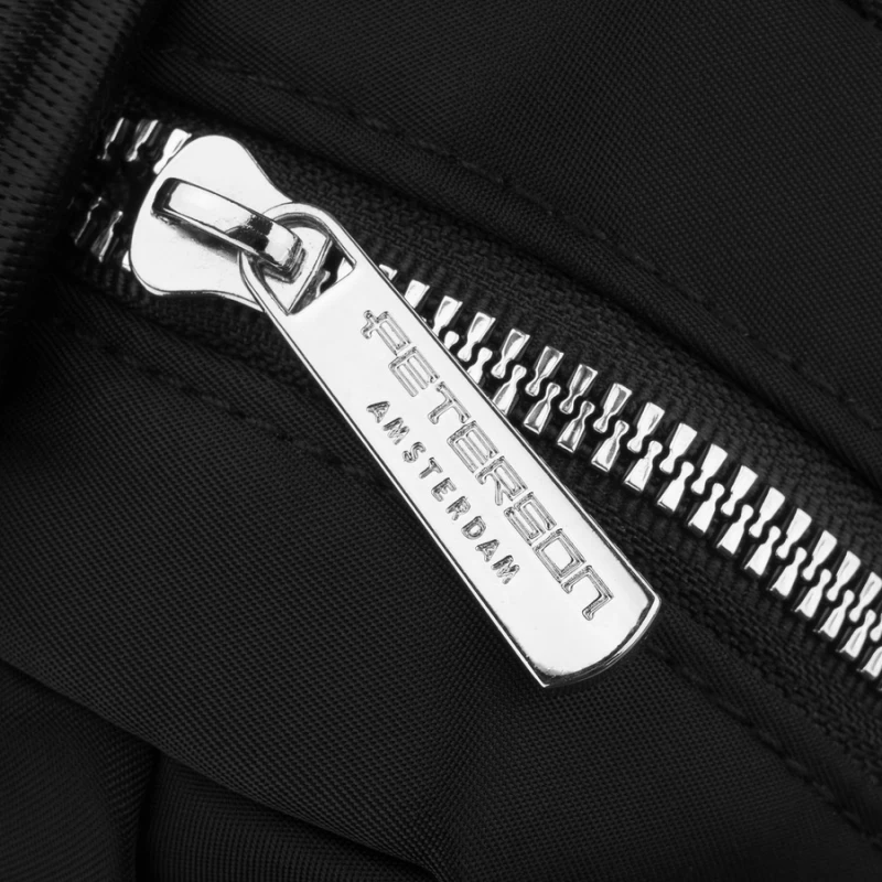 Listonoszka damska z poliestru w czarnym kolorze, dwukomorowa z zewnętrzną kieszonką - Peterson