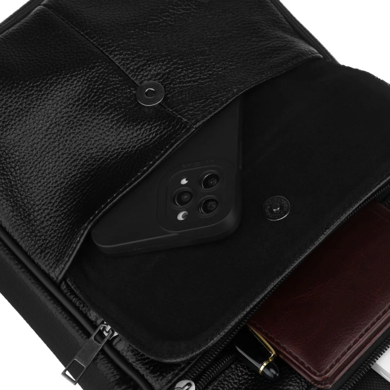 Praktyczna listonoszka męska ze skóry naturalnej w czarnym kolorze, jednokomorowa - Rovicky