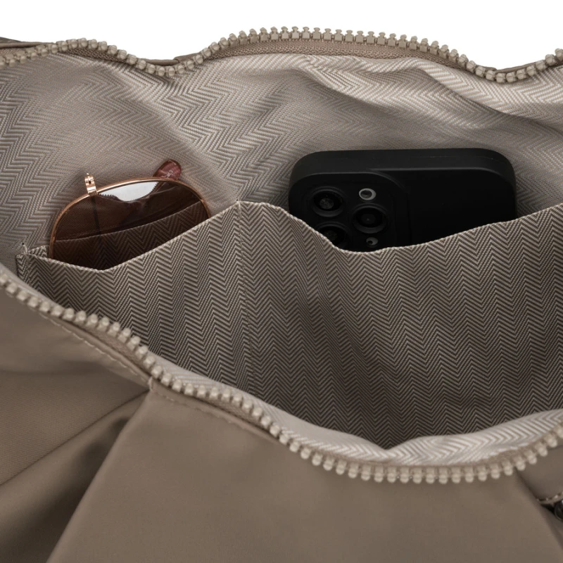 Duża, ciemnobeżowa torebka damska z poliestru, mieszcząca format A4 - Peterson